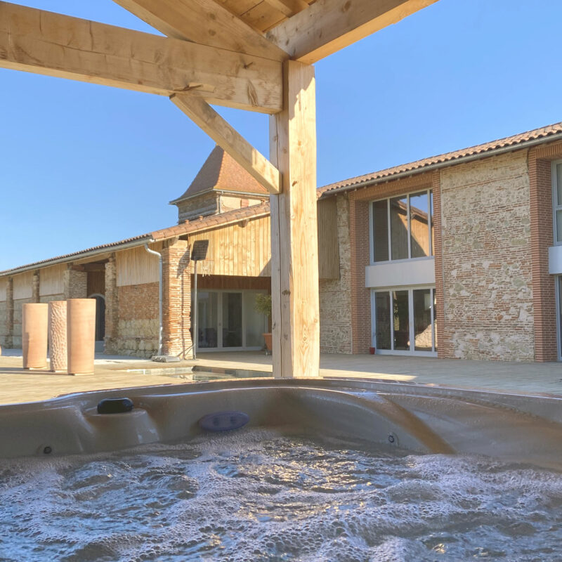 Jacuzzi espace de détente maison d'hôtes prestige, luxe, haut de gamme, proche de Toulouse