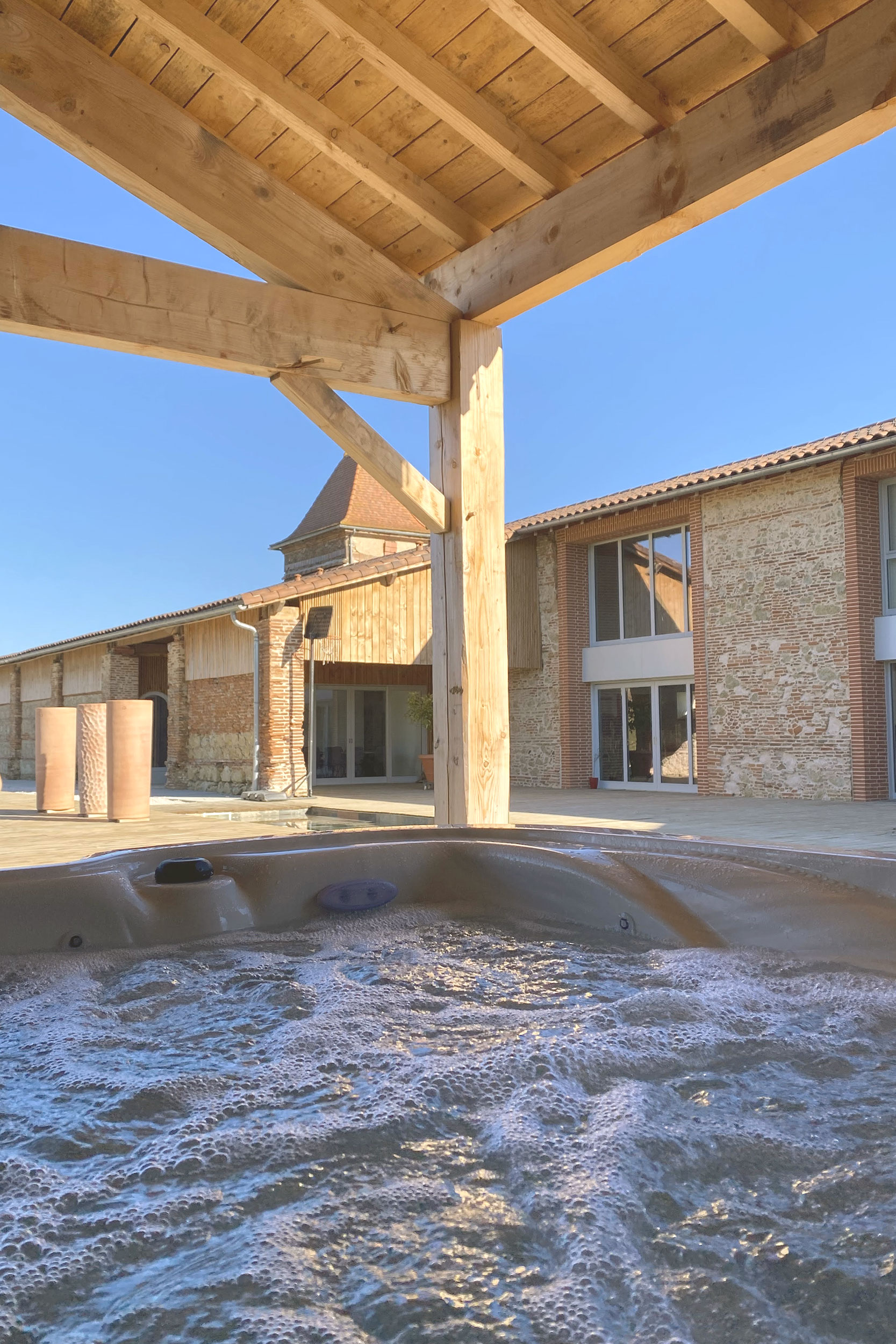 Jacuzzi espace de détente maison d'hôtes prestige, luxe, haut de gamme, proche de Toulouse